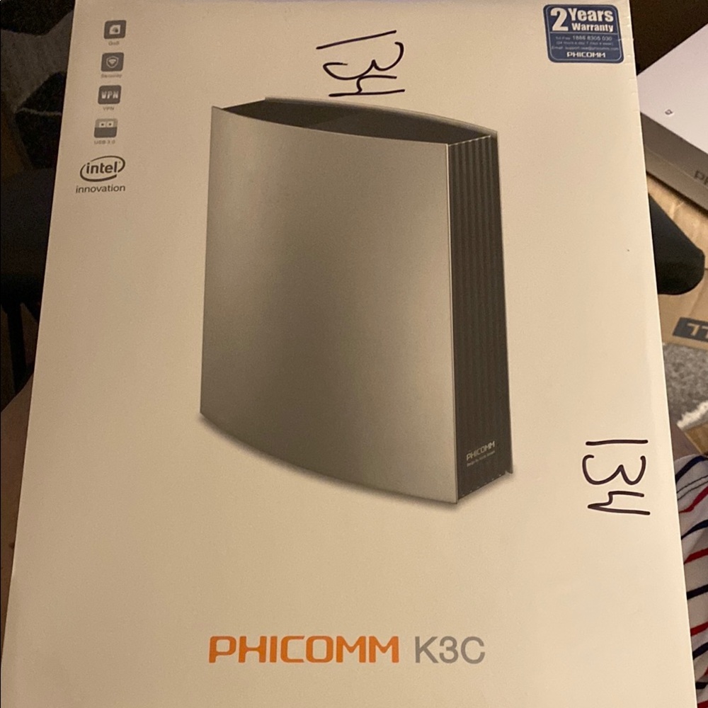 Phicomm K3C Router in Silver and Black